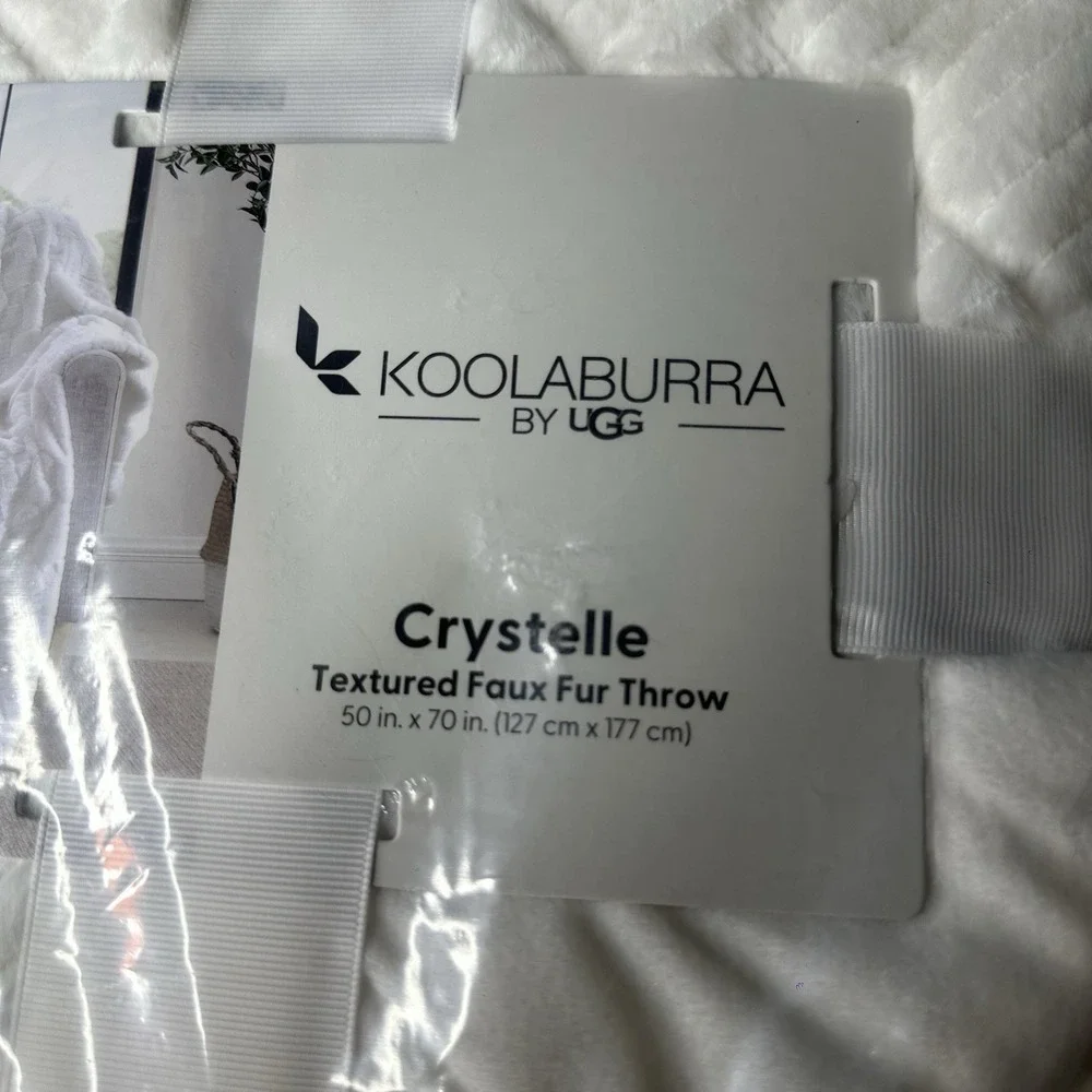 KOOLABURRA by UGG Chloe Textured Faux Fur Throw Blanket 50 x 70 White Soft